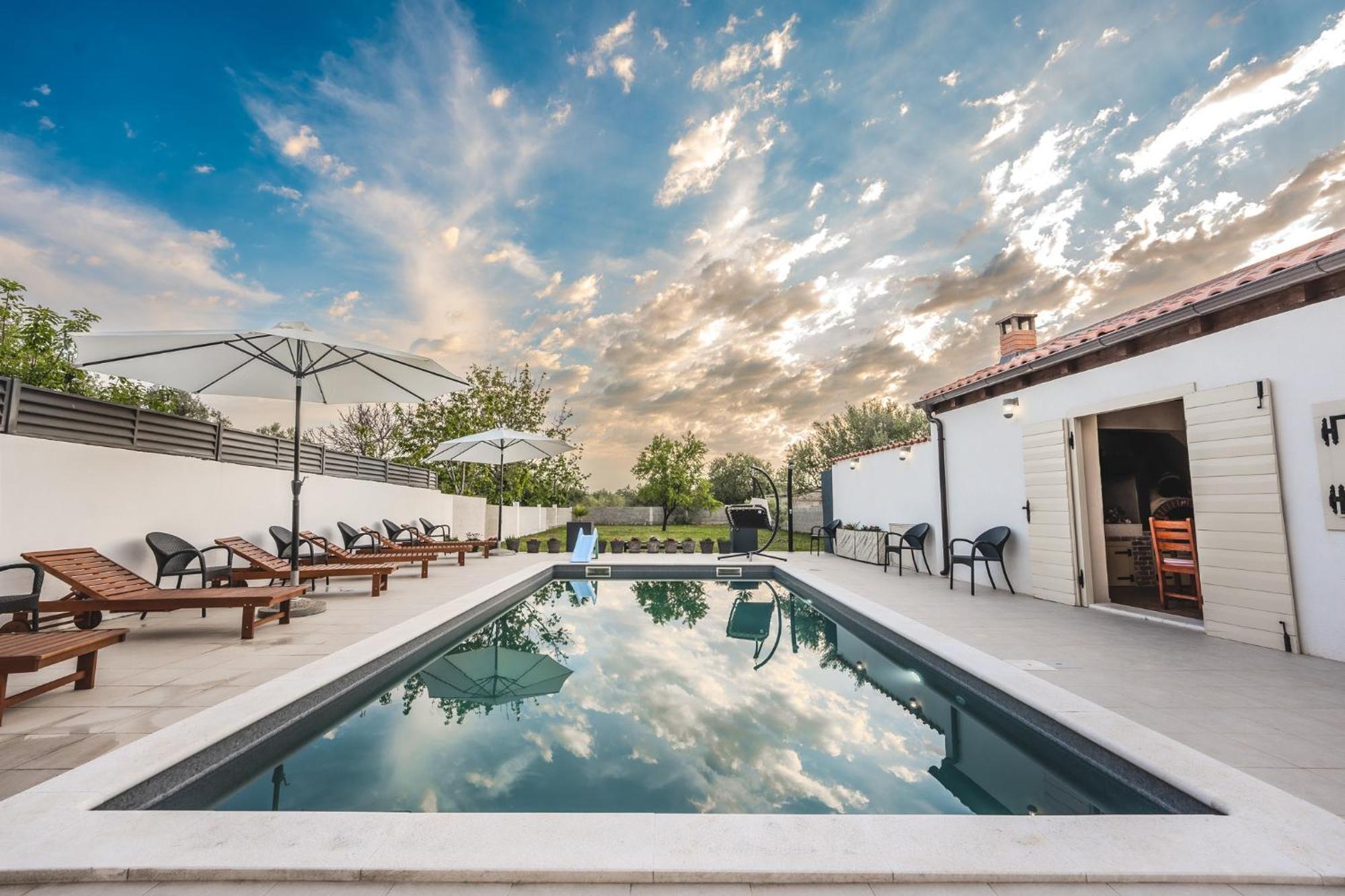 Villa Leny With Pool Sukosan Luaran gambar